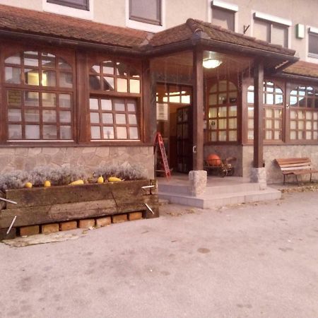 Gostilna Ulcar Hotel Ig Buitenkant foto