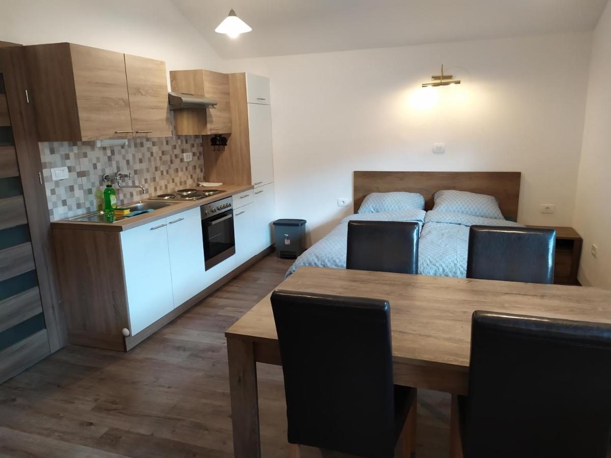Gostilna Ulcar Hotel Ig Buitenkant foto